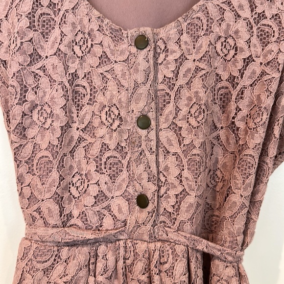 Dusty pink vintage mini dress with lace floral print - Picture 2 of 4